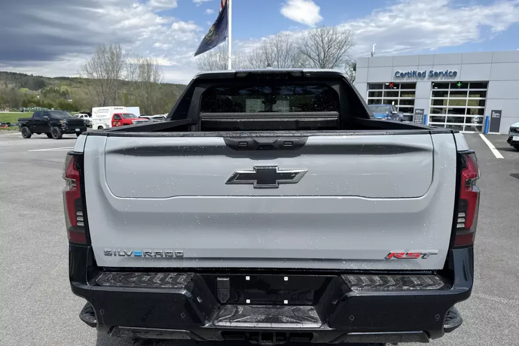 2025 Chevrolet Silverado EV RST photo 1