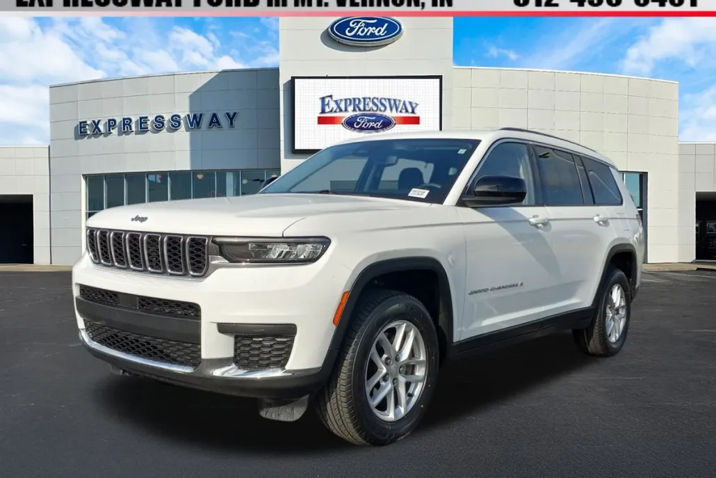 2023 Jeep Grand Cherokee Laredo photo 1