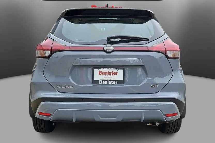 2023 Nissan Kicks SR photo 1