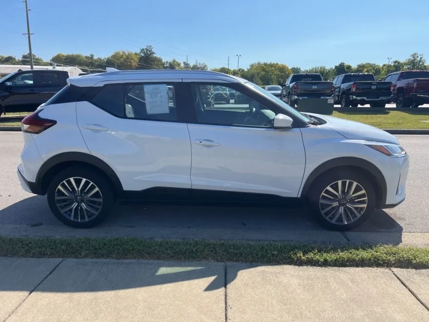 2024 Nissan Kicks SV photo 1