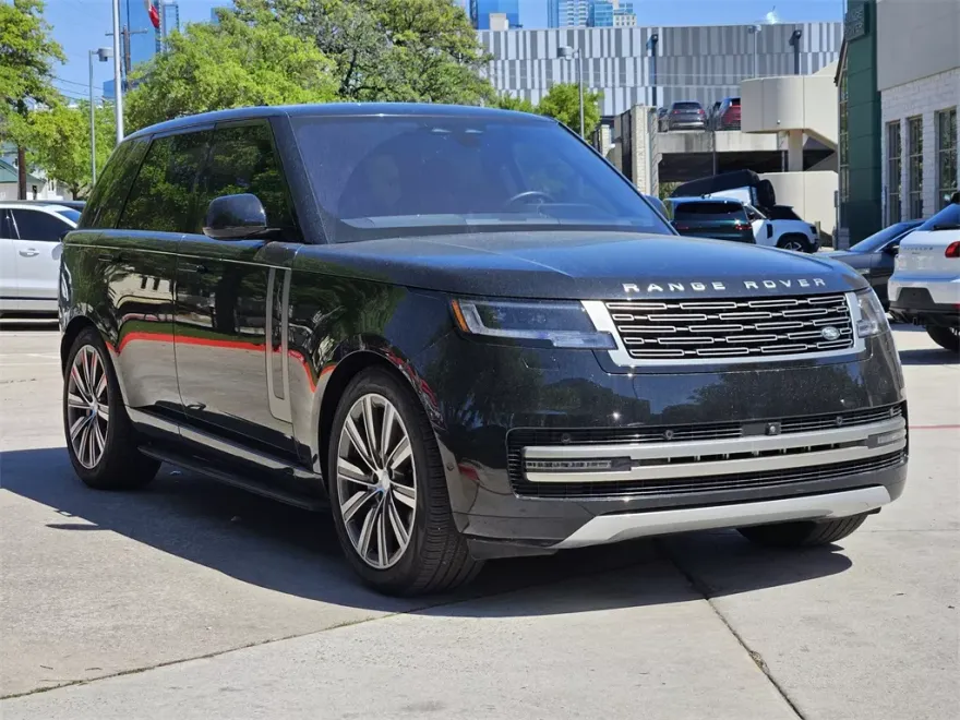 2023 Land Rover Range Rover SE photo 1