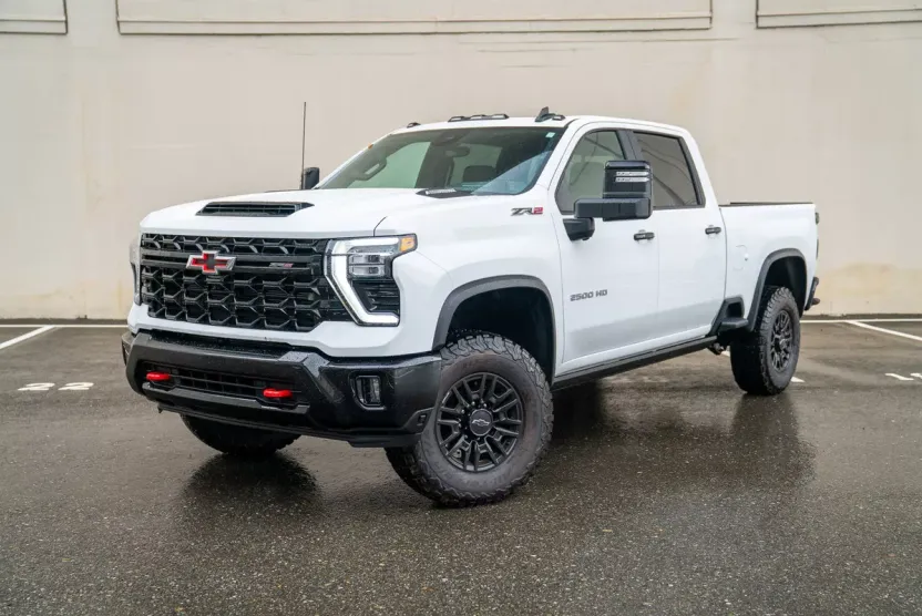 2024 Chevrolet Silverado 2500HD ZR2 photo 1