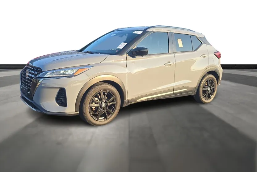 2023 Nissan Kicks SR photo 1