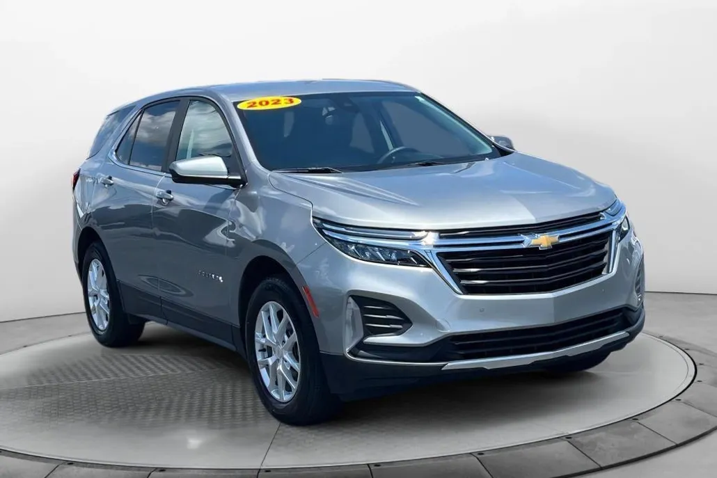2023 Chevrolet Equinox LT photo 1