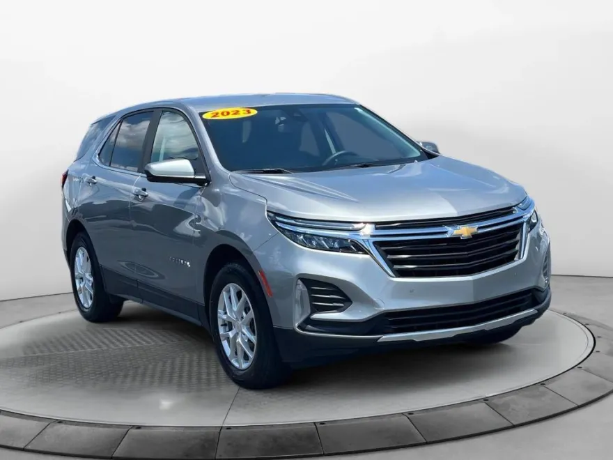 2023 Chevrolet Equinox LT photo 1