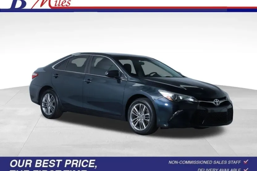 2017 Toyota Camry XLE photo 1