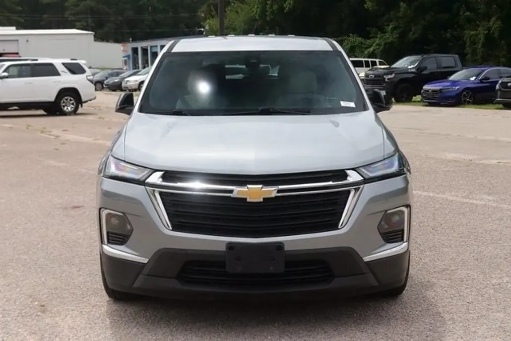 2023 Chevrolet Traverse LS photo 1