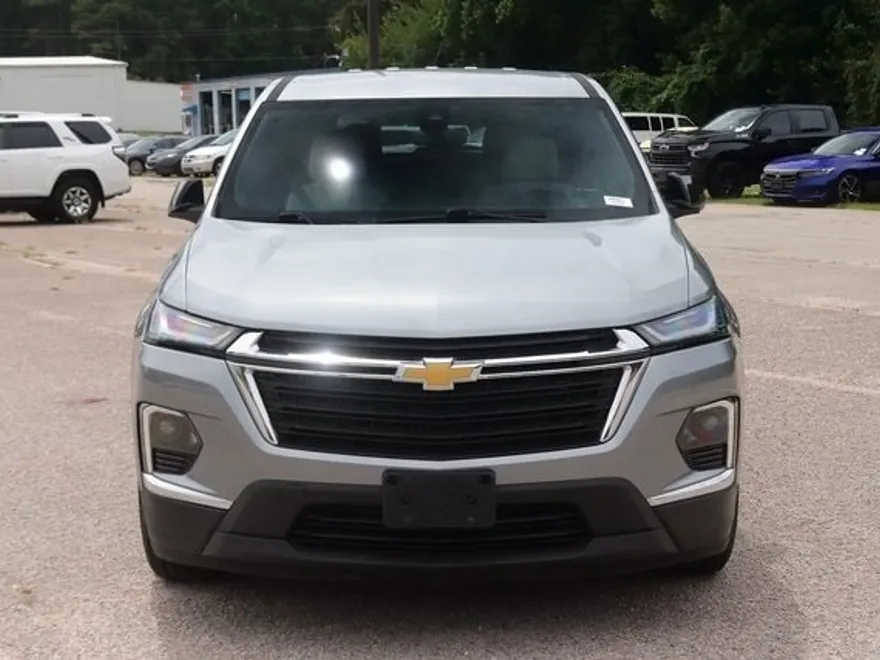 2023 Chevrolet Traverse LS photo 1