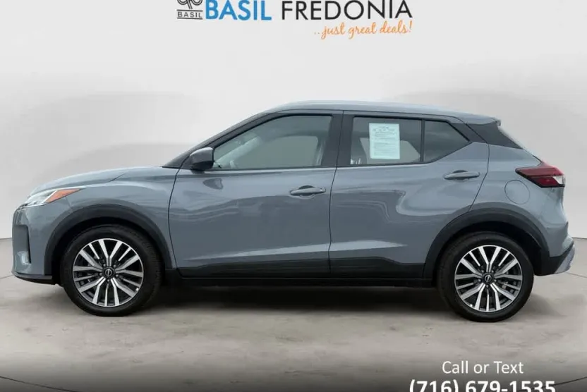2022 Nissan Kicks SV photo 1