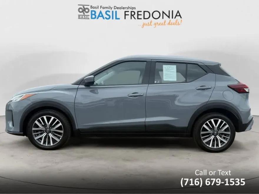2022 Nissan Kicks SV photo 1