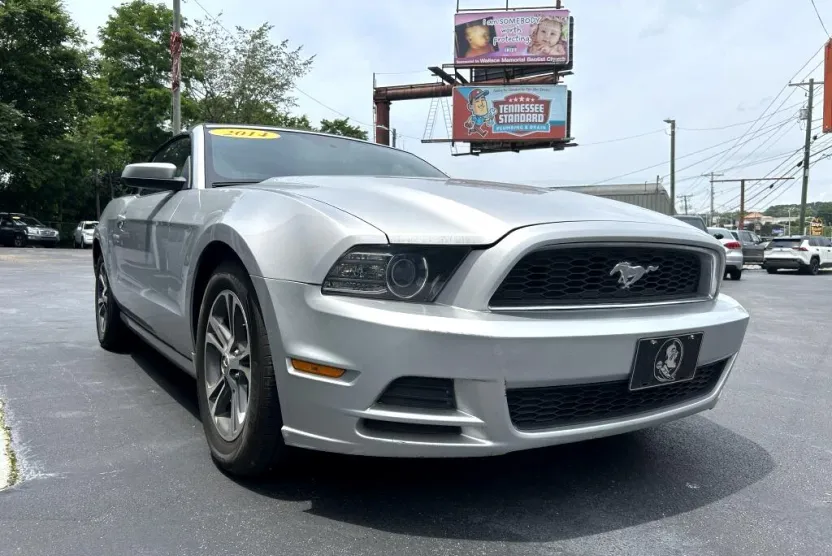 2014 Ford Mustang V6 Convertible photo 1