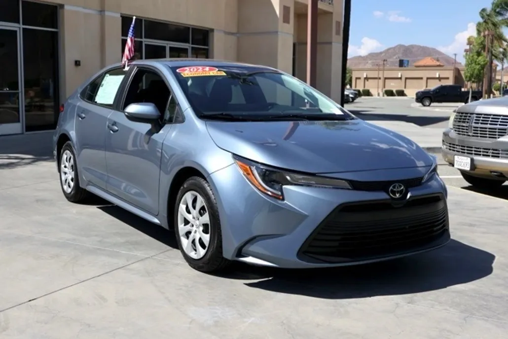 2024 Toyota Corolla LE photo 1