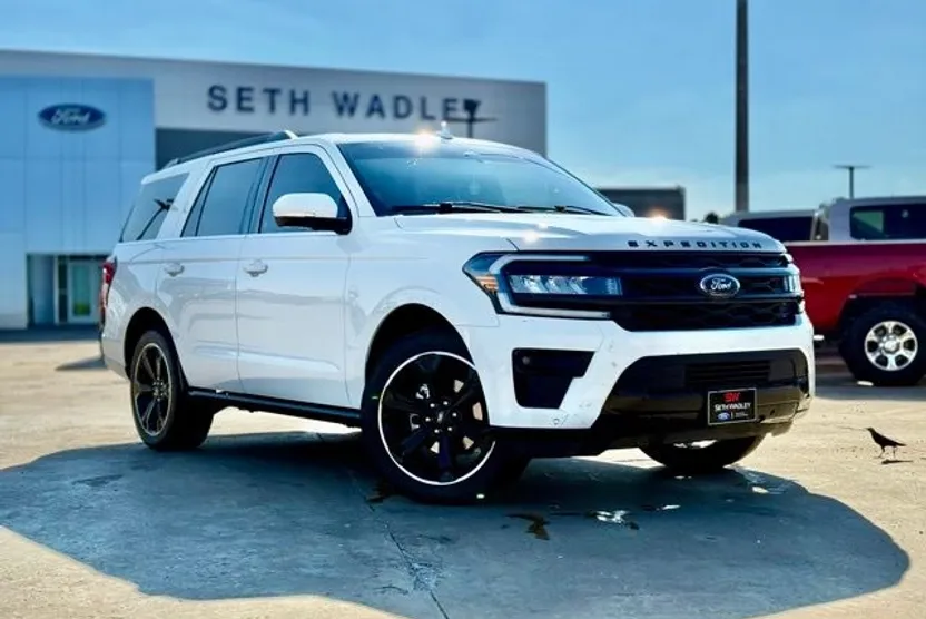 2022 Ford Expedition Limited photo 1