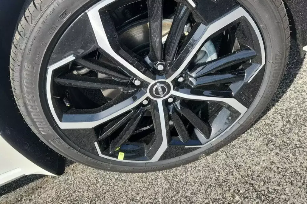 2025 Nissan Altima SR photo 1
