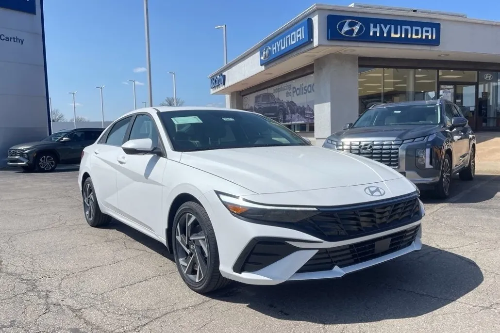 2025 Hyundai Elantra Hybrid Limited photo 1