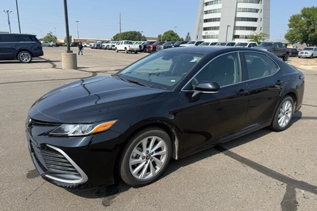 2024 Toyota Camry LE photo 1