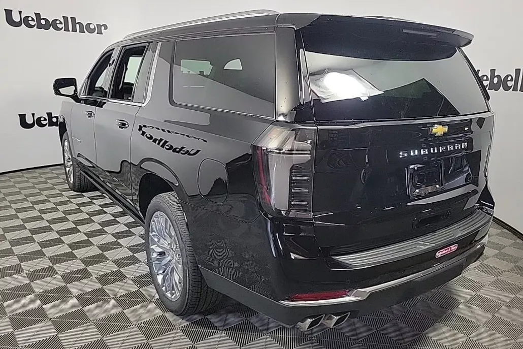 2025 Chevrolet Suburban High Country photo 1