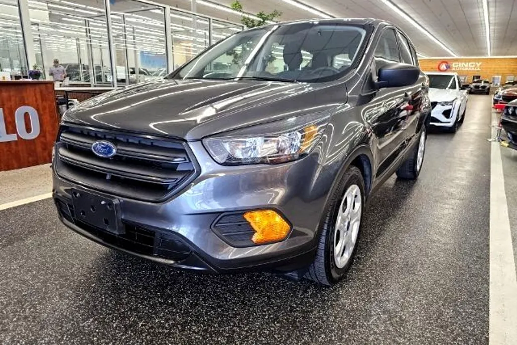 2019 Ford Escape S photo 1