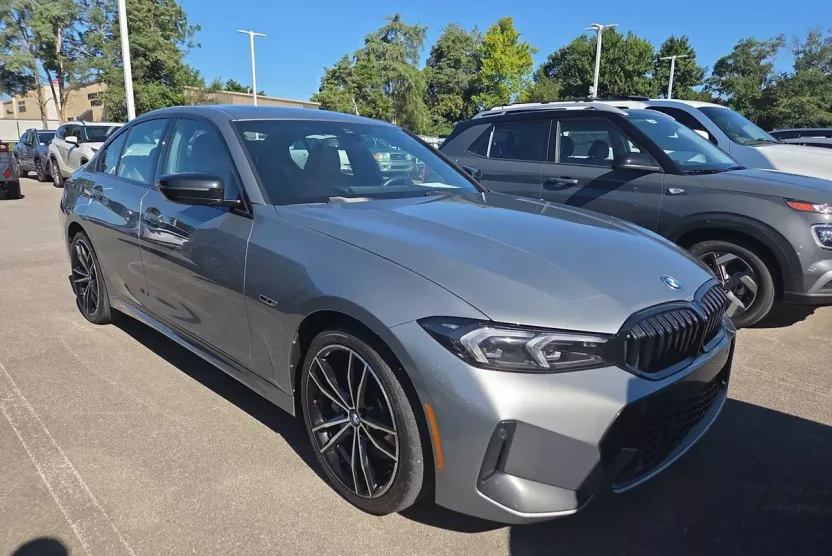 2023 Bmw 330e Sedan photo 1