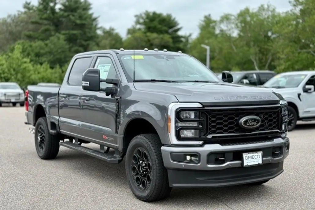2025 Ford F-350 Lariat photo 1