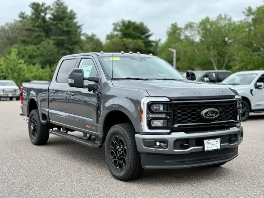 2025 Ford F-350 Lariat photo 1