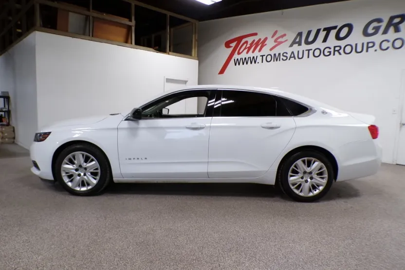 2017 Chevrolet Impala LS photo 1