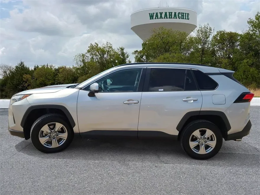 2024 Toyota RAV4 XLE photo 1