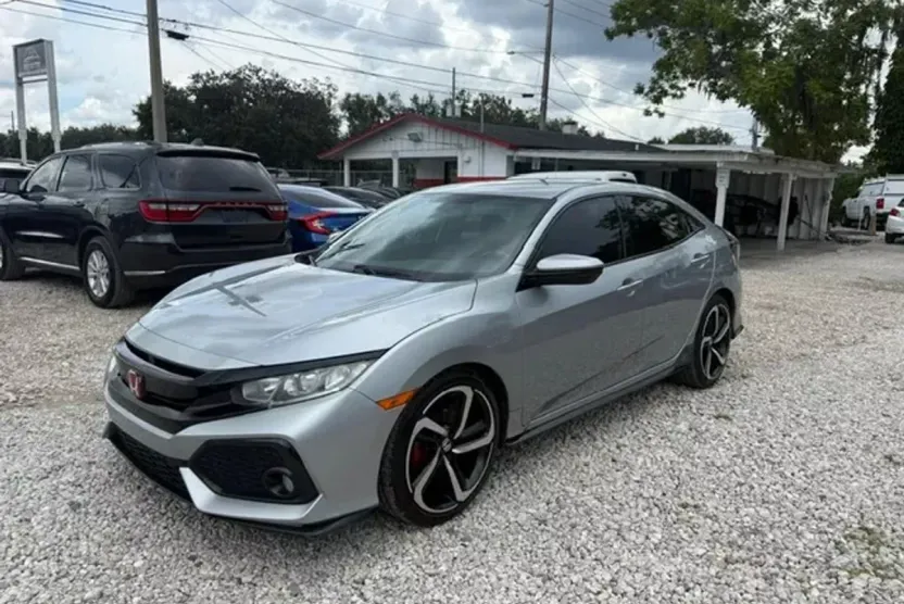 2017 Honda Civic Sport Hatchback photo 1