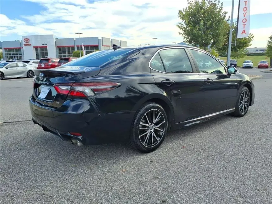 2024 Toyota Camry SE photo 1