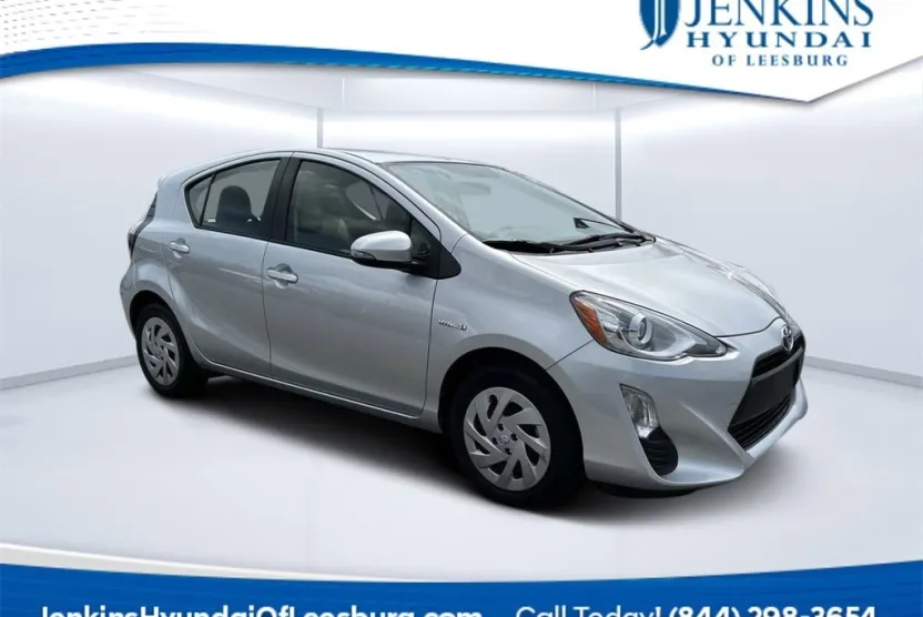2016 Toyota Prius C Four photo 1