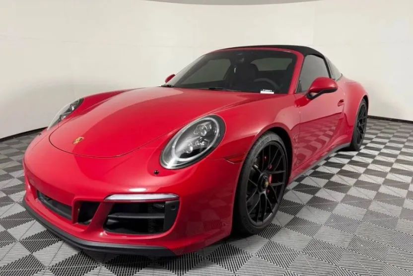 2018 Porsche 911 Targa 4 GTS photo 1