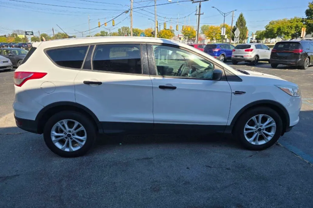 2014 Ford Escape S photo 1