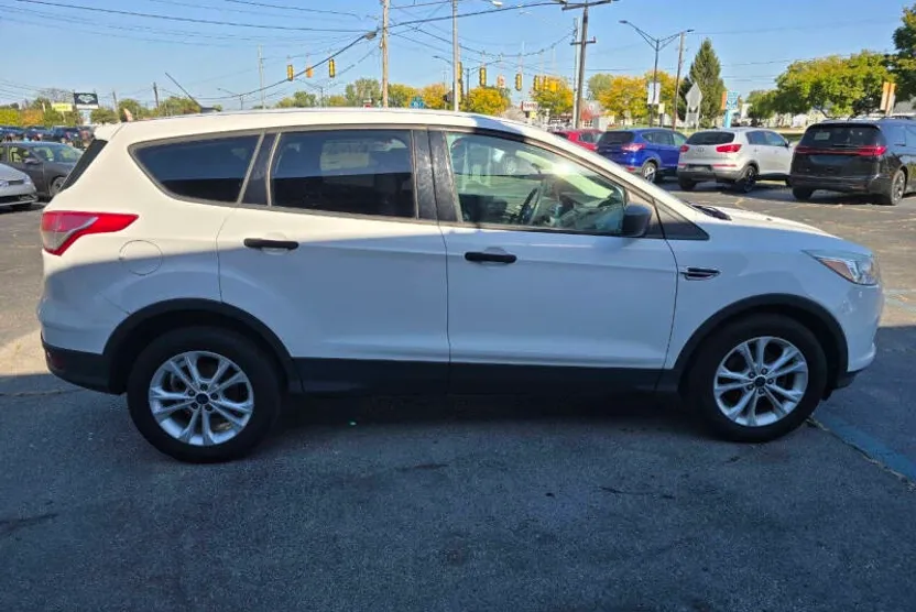 2014 Ford Escape S photo 1