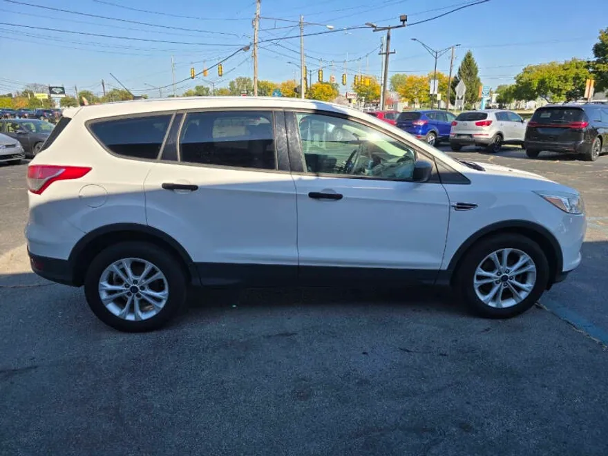 2014 Ford Escape S photo 1