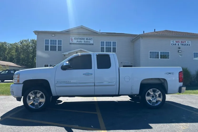 2011 Chevrolet Silverado 1500 LT photo 1