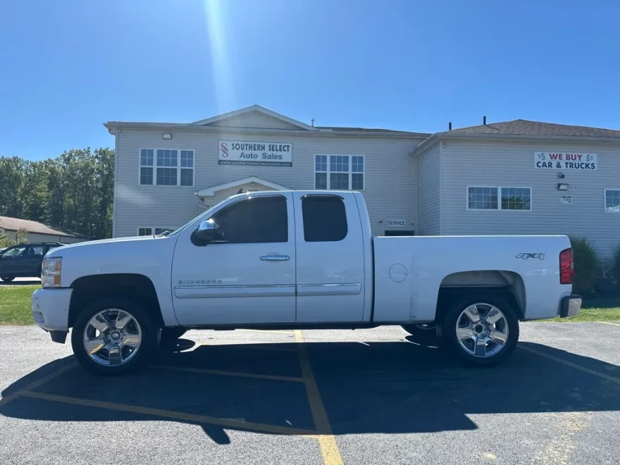 2011 Chevrolet Silverado 1500 LT photo 1
