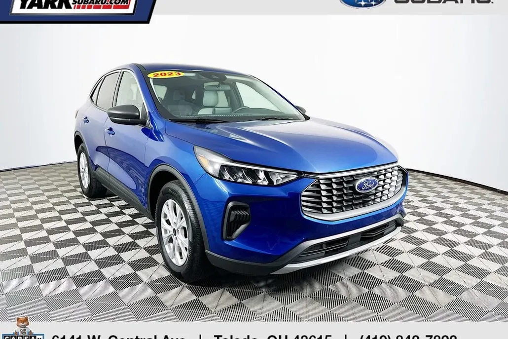 2023 Ford Escape Titanium photo 1