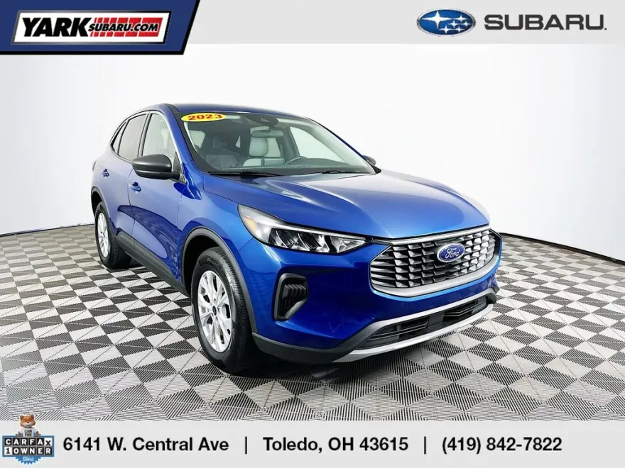 2023 Ford Escape Titanium photo 1