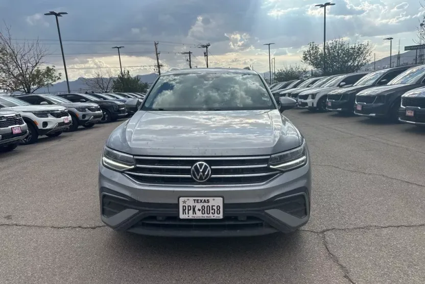 2022 Volkswagen Tiguan SE photo 1