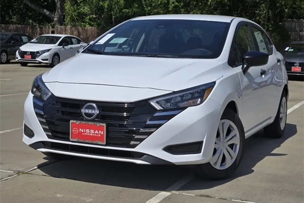 2025 Nissan Versa 1.6 S photo 1