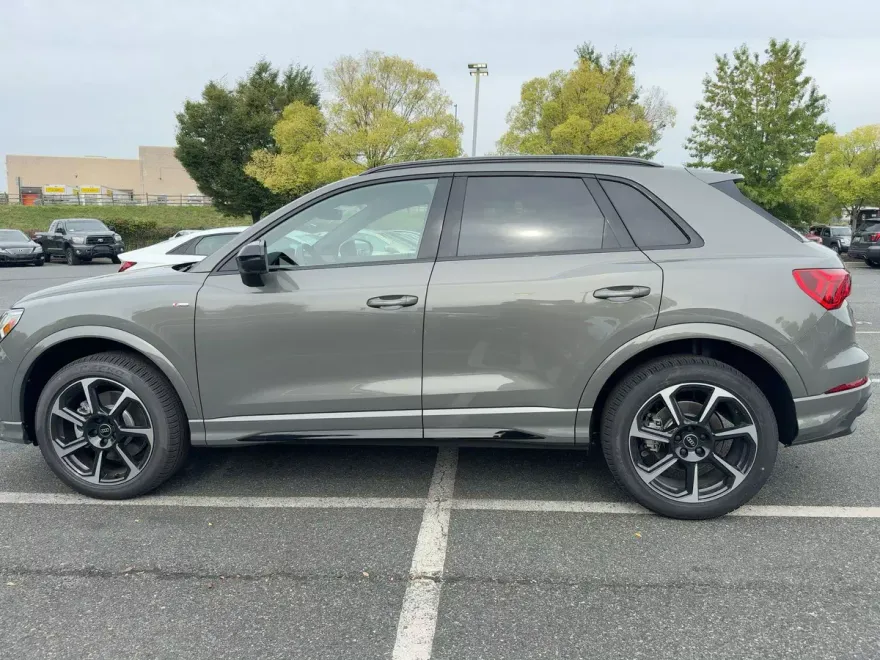 2025 Audi Q3 45 TFSI S line Premium Plus photo 1