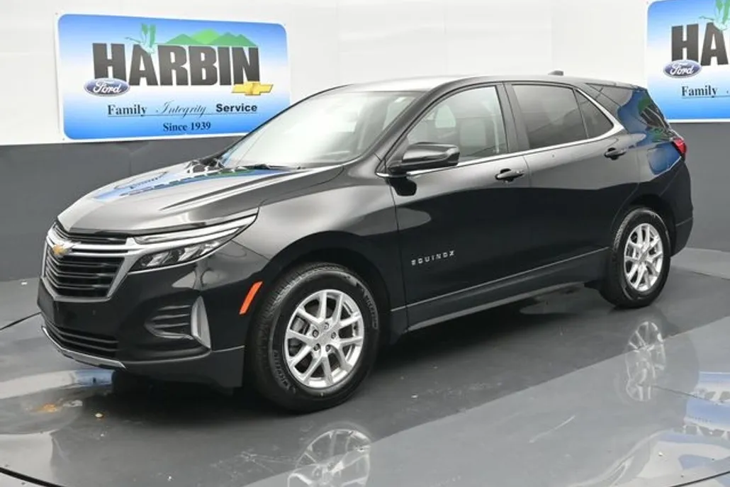 2024 Chevrolet Equinox LT photo 1