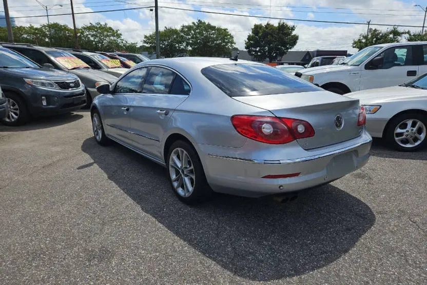 2010 Volkswagen CC Luxury photo 1