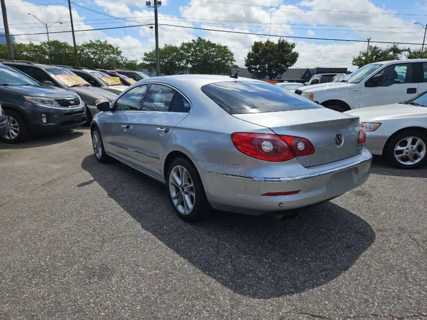 2010 Volkswagen CC Luxury photo 1