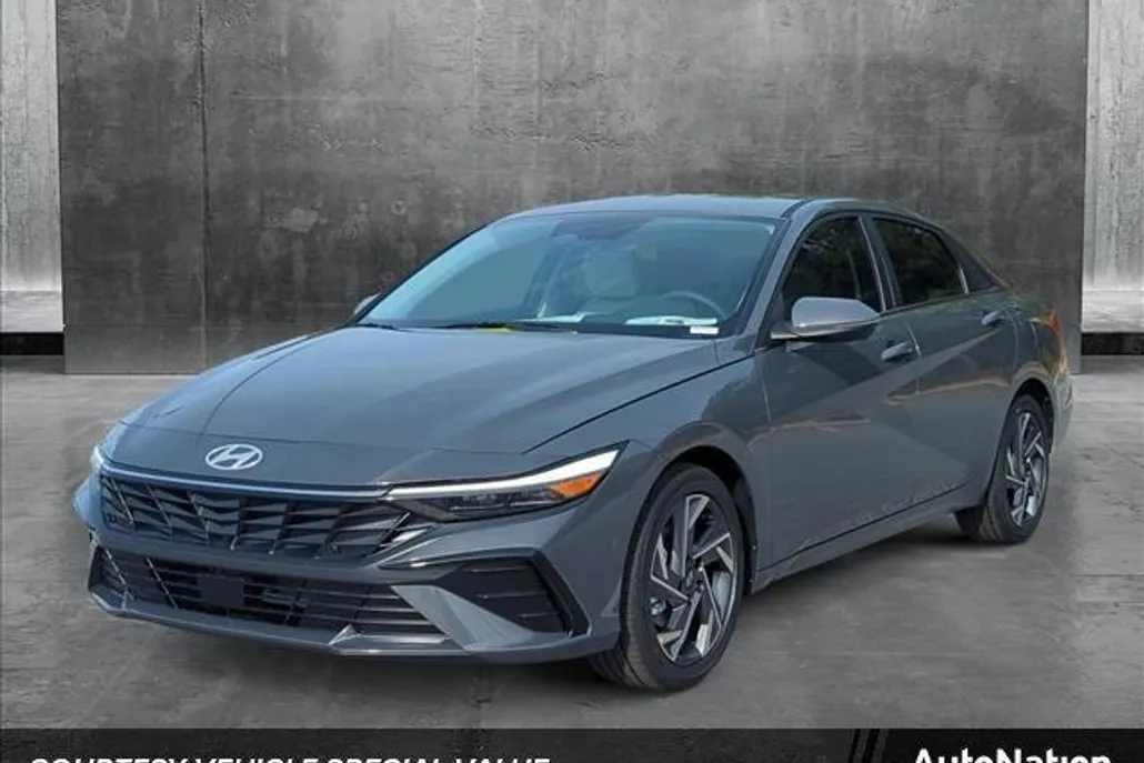 2025 Hyundai Elantra Limited photo 1