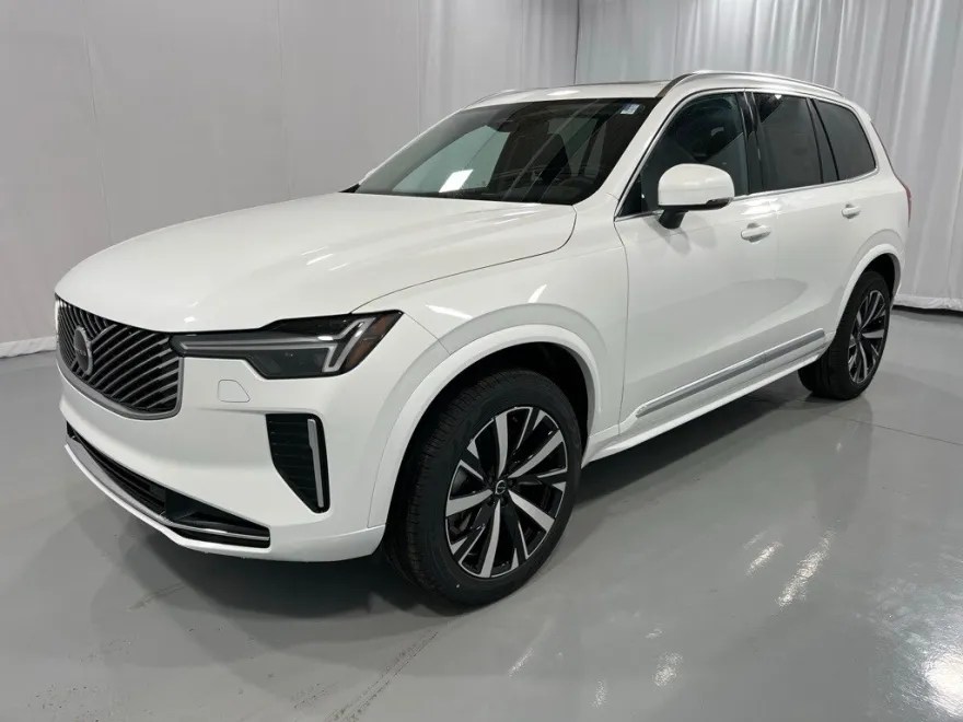 2025 Volvo XC90 B5 photo 1