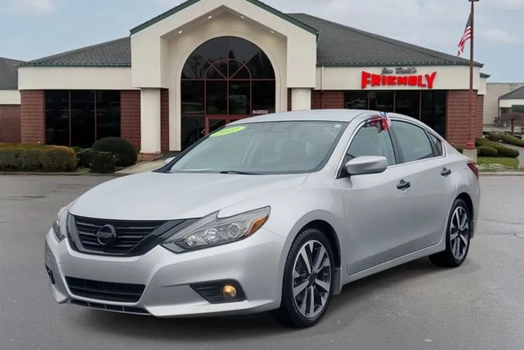2017 Nissan Altima 2.5 SR photo 1