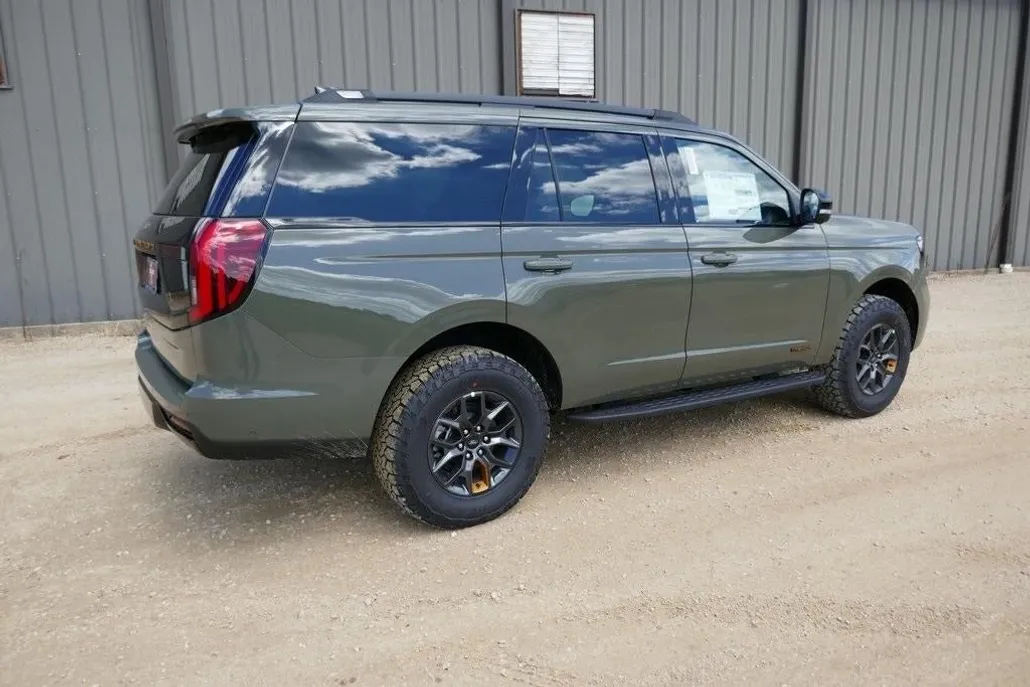 2025 Ford Expedition photo 1