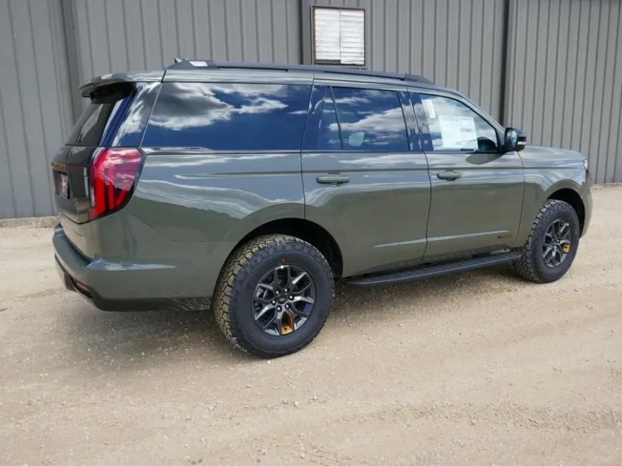 2025 Ford Expedition photo 1
