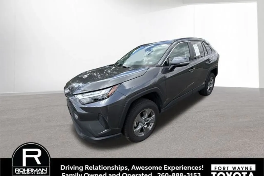 2024 Toyota RAV4 XLE photo 1